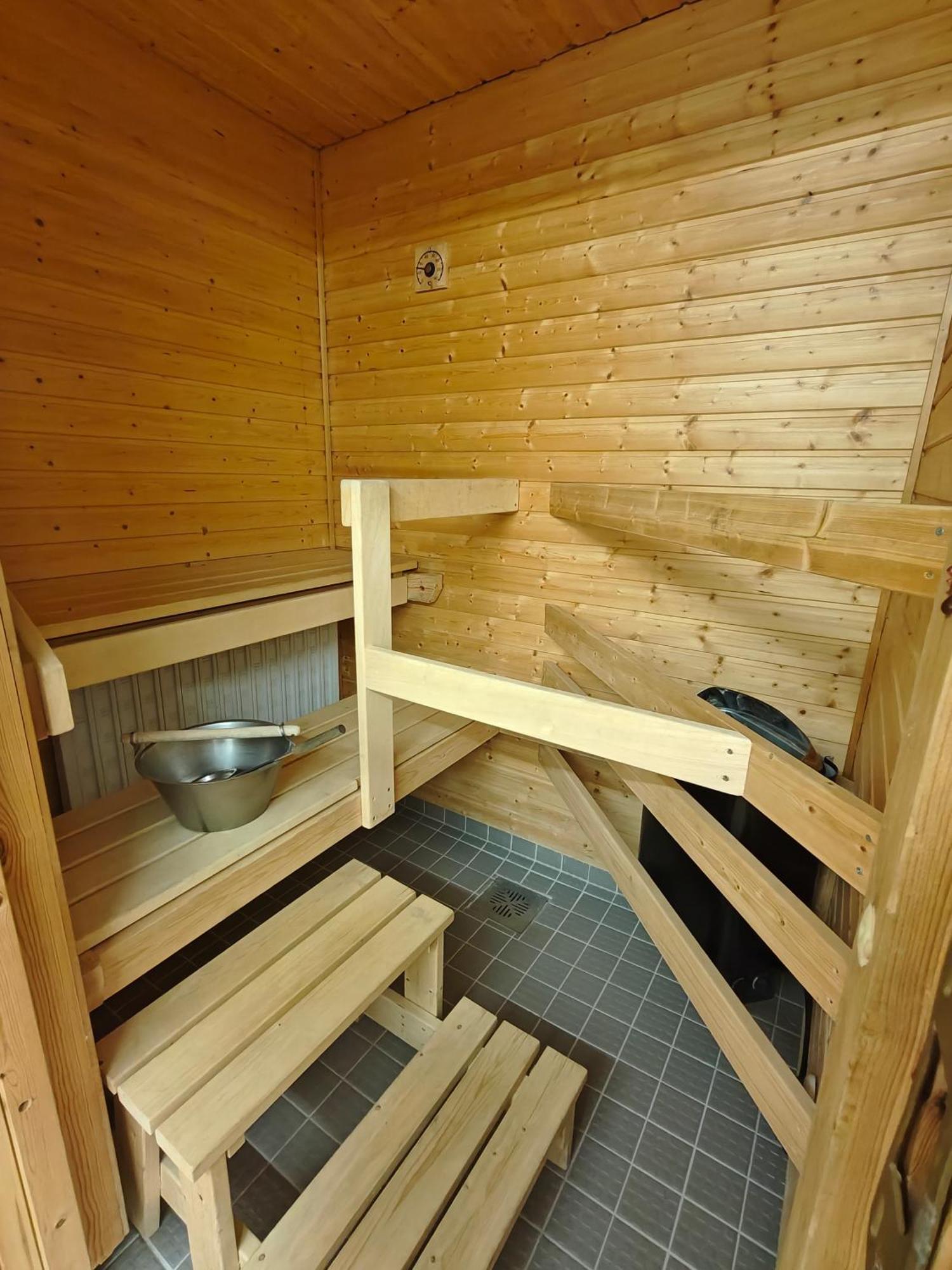 Auberge de jeunesse Majoitus Fox à Kuopio Extérieur photo